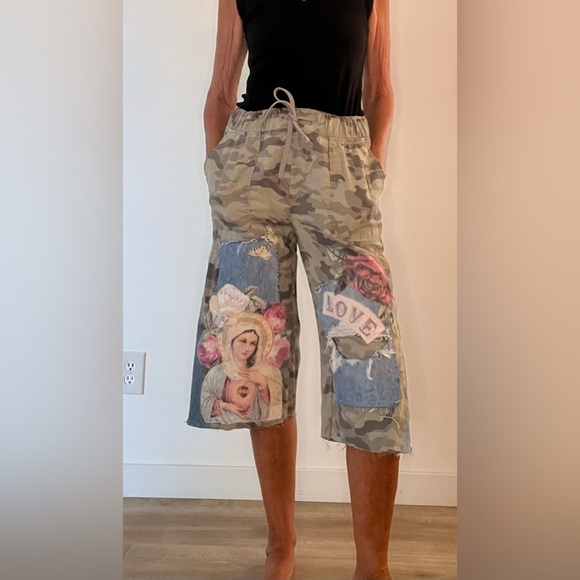 American Eagle Outfitters Pants - Upcycled American Eagle Outfitters Camouflage Artistic Patch Shorts sz M